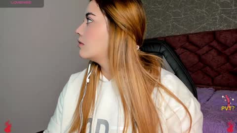 Snapshot of lucia_star_ chatting on 01/21/25, 12:07 lucia star  online show from 01/21/25, 12:07