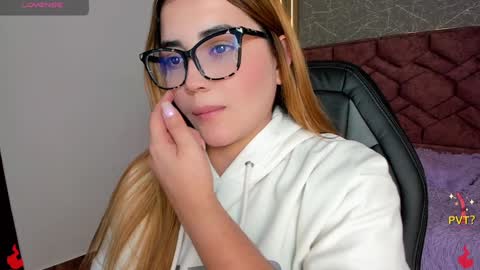 Snapshot of lucia_star_ chatting on 01/21/25, 06:12 lucia star  online show from 01/21/25, 06:12