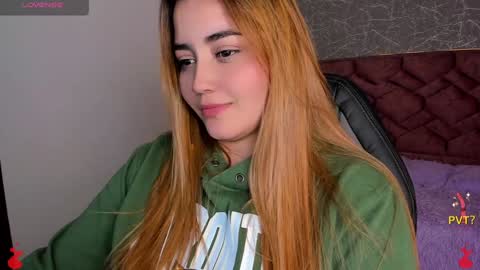 Snapshot of lucia_star_ chatting on 01/24/25, 05:10 lucia star  online show from 01/24/25, 05:10