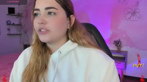 Snapshot of lucia_star_ chatting on 02/12/25, 05:58 lucia star  online show from 02/12/25, 05:58