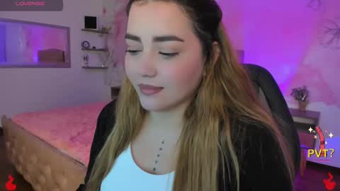 Snapshot of lucia_star_ chatting on 02/13/25, 02:45 lucia star  online show from 02/13/25, 02:45