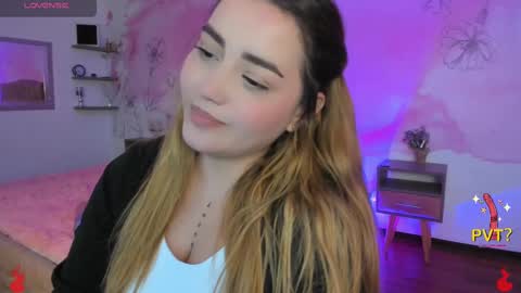 Snapshot of lucia_star_ chatting on 02/13/25, 05:48 lucia star  online show from 02/13/25, 05:48