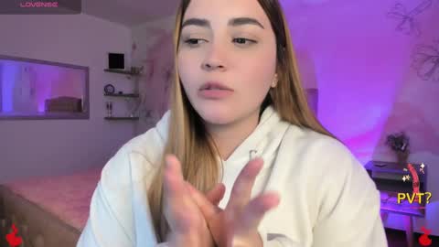 Snapshot of lucia_star_ chatting on 02/18/25, 05:42 lucia star  online show from 02/18/25, 05:42