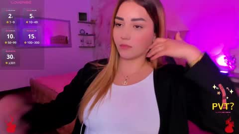 Snapshot of lucia_star_ chatting on 03/11/25, 02:43 lucia star  online show from 03/11/25, 02:43