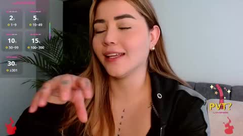 Snapshot of lucia_star_ chatting on 10/13/25, 04:18 lucia star  online show from 10/13/25, 04:18