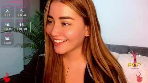 Snapshot of lucia_star_ chatting on 10/14/25, 04:24 lucia star  online show from 10/14/25, 04:24