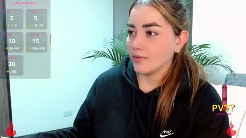 Snapshot of lucia_star_ chatting on 10/19/25, 11:49 lucia star  online show from 10/19/25, 11:49