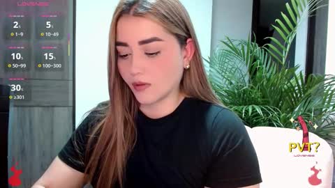 Snapshot of lucia_star_ chatting on 10/21/25, 11:05 lucia star  online show from 10/21/25, 11:05