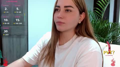 Snapshot of lucia_star_ chatting on 10/28/25, 02:48 lucia star  online show from 10/28/25, 02:48