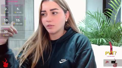 Snapshot of lucia_star_ chatting on 10/31/25, 02:34 lucia star  online show from 10/31/25, 02:34