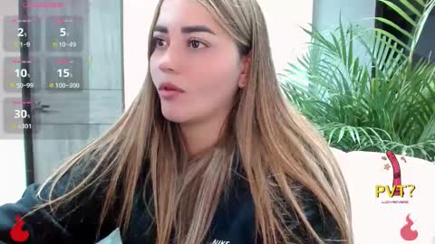 lucia star  online show from 11/05/25, 02:44