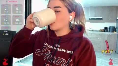 lucia star  online show from 11/18/25, 01:55