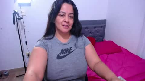 Snapshot of lucia_vonne chatting on 06/24/26, 01:04 Lucia Vonne online show from 06/24/26, 01:04