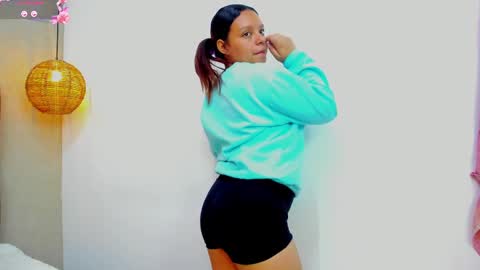 Snapshot of lucia_watson_ chatting on 09/12/25, 01:00 LUCIA online show from 09/12/25, 01:00