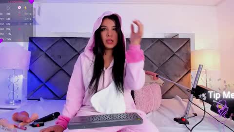 Lucia online show from 11/25/25, 01:22