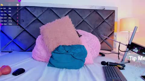 Lucia online show from 11/26/25, 01:34