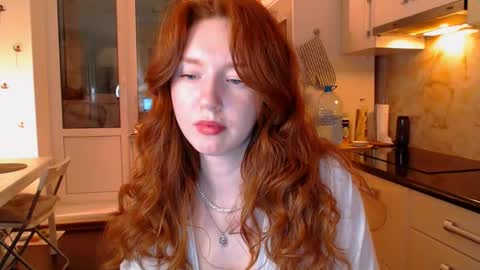 Snapshot of luciacoy chatting on 12/21/24, 08:00 Lucia online show from 12/21/24, 08:00