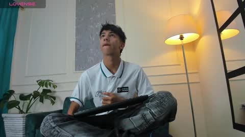 Snapshot of lucian_davi chatting on 12/29/24, 12:01 Pirulo online show from 12/29/24, 12:01