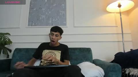 Snapshot of lucian_davi chatting on 02/14/25, 12:14 Pirulo online show from 02/14/25, 12:14