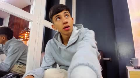 Snapshot of lucian_davi chatting on 02/15/25, 12:11 Pirulo online show from 02/15/25, 12:11