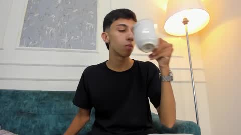 Snapshot of lucian_davi chatting on 10/01/25, 12:00 Pirulo online show from 10/01/25, 12:00