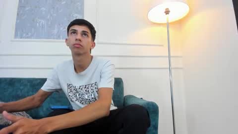 Snapshot of lucian_davi chatting on 10/22/25, 04:02 Pirulo online show from 10/22/25, 04:02