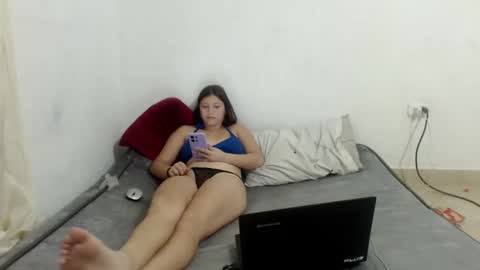 luciana_rober online show from 01/12/25, 04:10