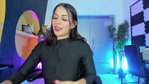    online show from 02/09/25, 02:38