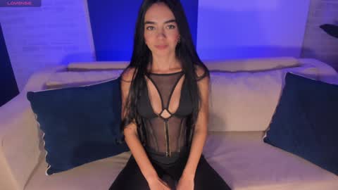 Snapshot of lucianamiller_ chatting on 01/11/25, 01:27 Luciana Miller online show from 01/11/25, 01:27