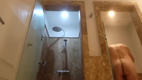 Snapshot of lucianopc chatting on 09/27/25, 07:41 lucianopc online show from 09/27/25, 07:41