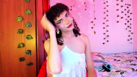 Snapshot of lucianromeo17 chatting on 09/18/25, 09:28 Lucy or Lucian 3 Come to my social Links3 online show from 09/18/25, 09:28