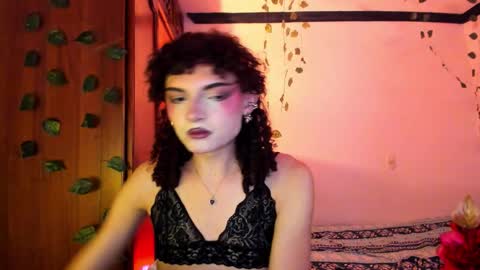 Snapshot of lucianromeo17 chatting on 12/17/25, 05:35 Lucy or Lucian 3 Come to my social Links3 online show from 12/17/25, 05:35