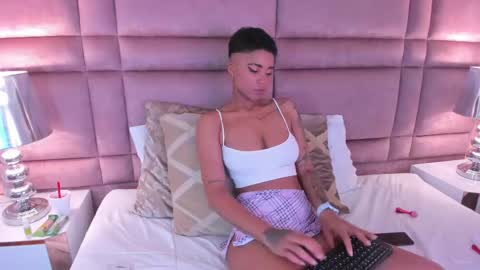  lucia wallace  online show from 02/18/25, 12:37