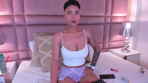  lucia wallace  online show from 02/18/25, 03:42