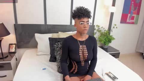  lucia wallace  online show from 12/05/25, 12:08