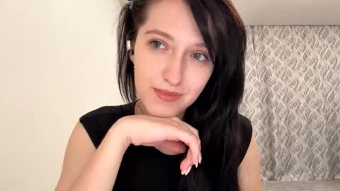 Snapshot of lucibeveridge chatting on 10/28/25, 04:09 Mary online show from 10/28/25, 04:09