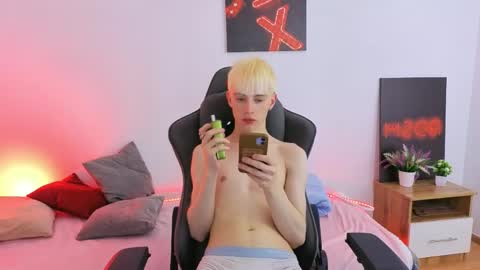 Snapshot of lucidangelok chatting on 06/08/26, 04:57 Angelok online show from 06/08/26, 04:57