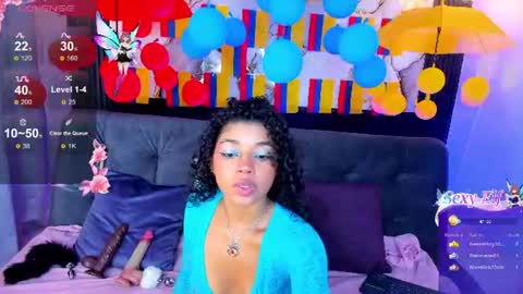 Snapshot of lucie_petite chatting on 06/21/26, 06:32 Lucie - online show from 06/21/26, 06:32