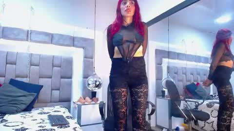 Snapshot of lucie_red chatting on 06/07/26, 07:50 Lucie Red online show from 06/07/26, 07:50