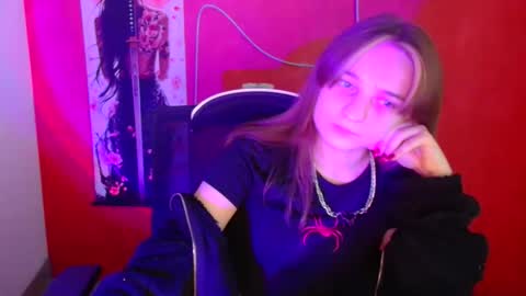 Lucie online show from 11/25/25, 06:52