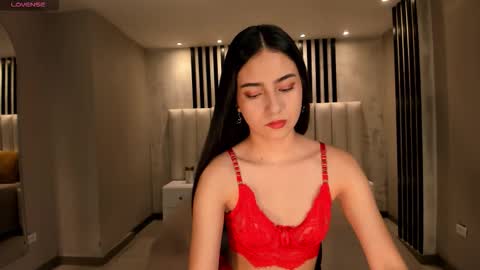 Snapshot of luciemartin_ chatting on 03/02/26, 07:10 Lucie Martin online show from 03/02/26, 07:10