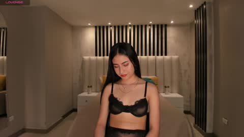 Snapshot of luciemartin_ chatting on 03/03/26, 07:20 Lucie Martin online show from 03/03/26, 07:20