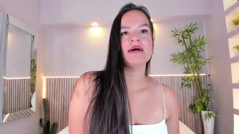 Snapshot of luciemillerr chatting on 02/07/26, 05:38 lucie online show from 02/07/26, 05:38