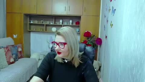 Lucille Fenly online show from 11/02/25, 07:27