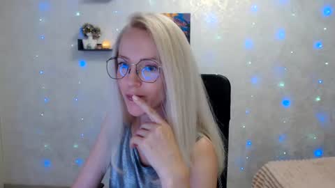 Snapshot of luckcristal chatting on 07/07/26, 04:22 Arina online show from 07/07/26, 04:22