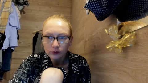 lucky_licky20 online show from 12/29/24, 04:16