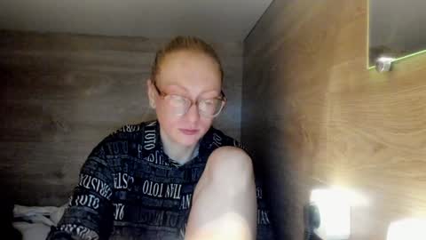 lucky_licky20 online show from 01/12/25, 03:07