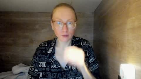 lucky_licky20 online show from 01/16/25, 04:07