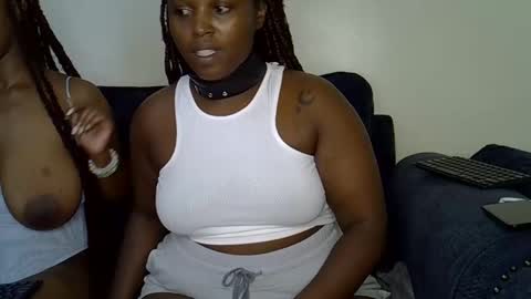 Snapshot of luckyawesome chatting on 04/25/26, 01:41 Crisiah online show from 04/25/26, 01:41