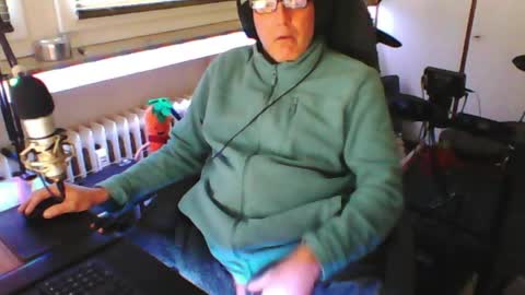 Snapshot of luckyfreak1 chatting on 05/15/26, 07:15 call me Stefan online show from 05/15/26, 07:15